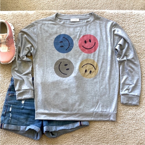 Smiley Face Grey Long Sleeve Pullover/Top - Picture 3 of 5
